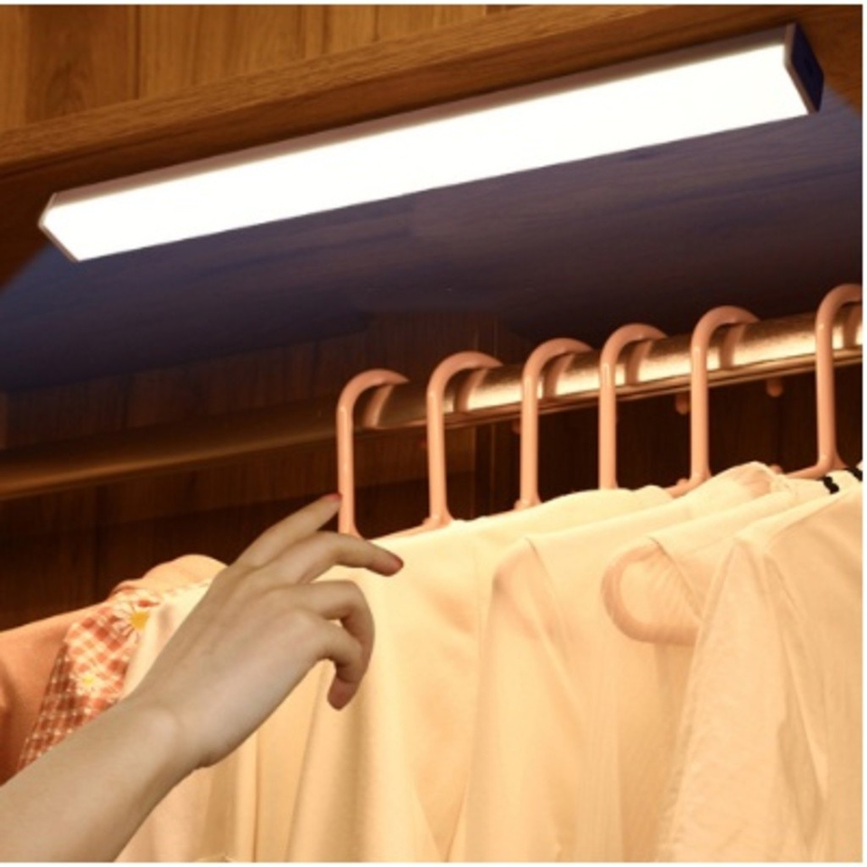 Lâmpada noturna LED com sensor de movimento sem fio USB recarregável para lâmpada de armário de cozinha guarda-roupa